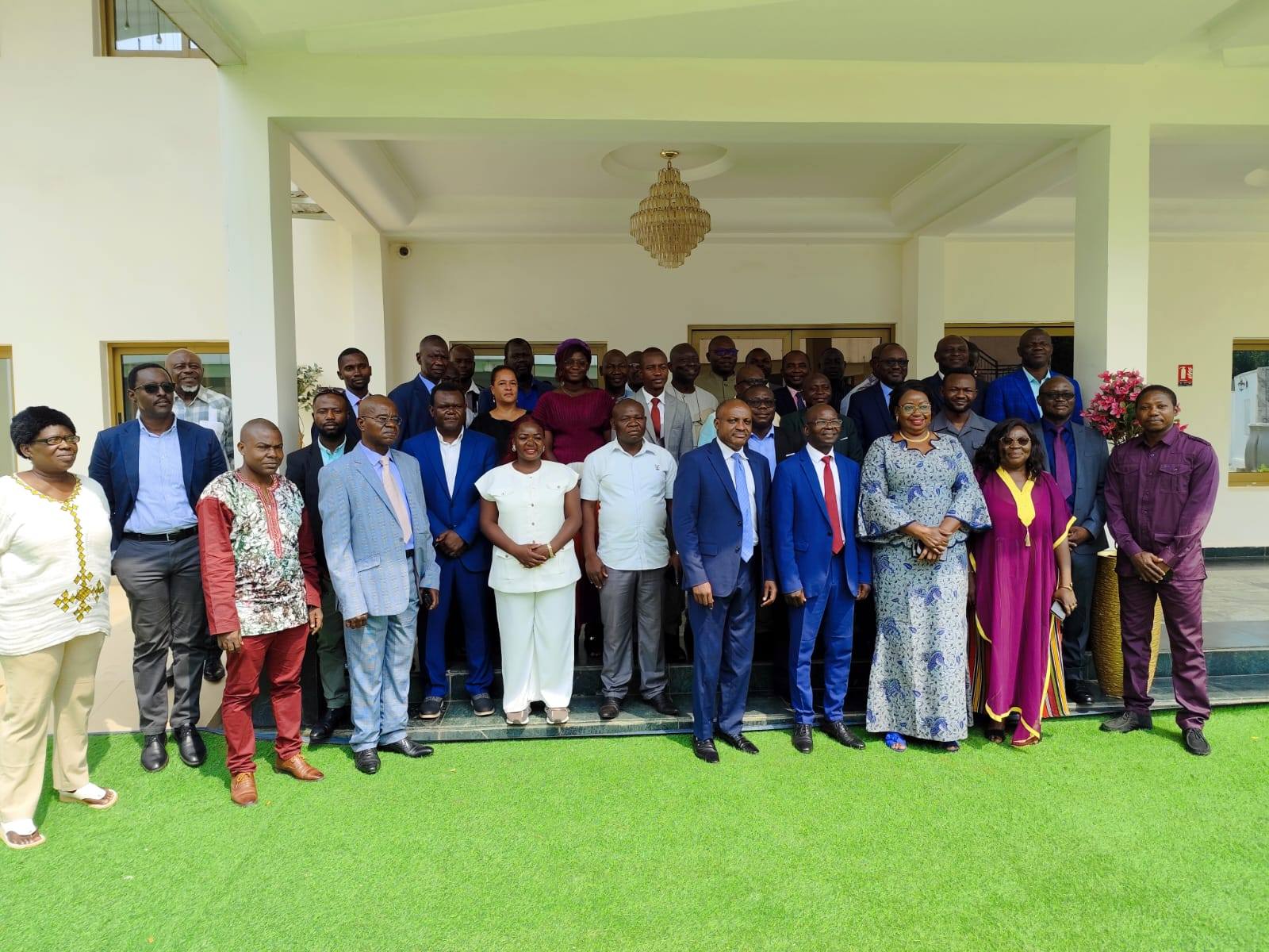 𝗦𝗘𝗡𝗜_𝗣𝗹𝘂𝘀 : 𝗹’𝗘́𝘁𝗮𝘁 𝗲𝘁 𝘀𝗲𝘀 𝗽𝗮𝗿𝘁𝗲𝗻𝗮𝗶𝗿𝗲𝘀 𝗳𝗼𝗻𝘁 𝗹𝗲 𝗽𝗼𝗶𝗻𝘁 𝗮̀ 𝗺𝗶-𝗽𝗮𝗿𝗰𝗼𝘂𝗿𝘀