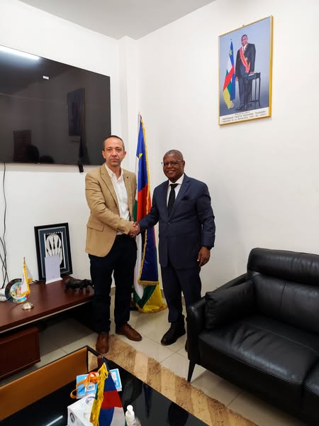 𝗥𝗲́𝘂𝗻𝗶𝗼𝗻 𝗲𝗻𝘁𝗿𝗲 𝗹𝗲 𝗠𝗶𝗻𝗶𝘀𝘁𝗲̀𝗿𝗲 𝗱𝗲 𝗹𝗮 𝗦𝗮𝗻𝘁𝗲́ 𝗲𝘁 𝗹𝗮 𝗖𝗿𝗼𝗶𝘅_𝗥𝗼𝘂𝗴𝗲_𝗙𝗿𝗮𝗻𝗰̧𝗮𝗶𝘀𝗲.