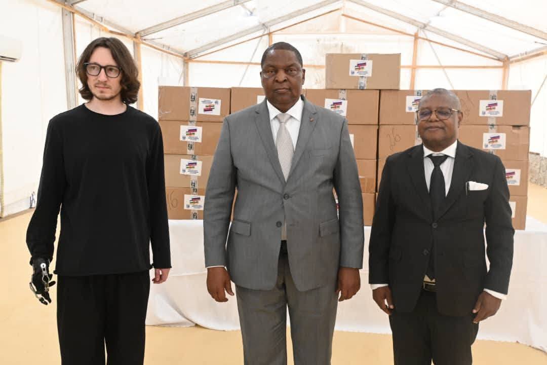 La Maison Russe en Centrafrique a remis ce mercredi un important lot de médicaments contre le VIH_SIDA au Ministère de la Santé et de la Population, en présence du Président Faustin Archange Touadéra.