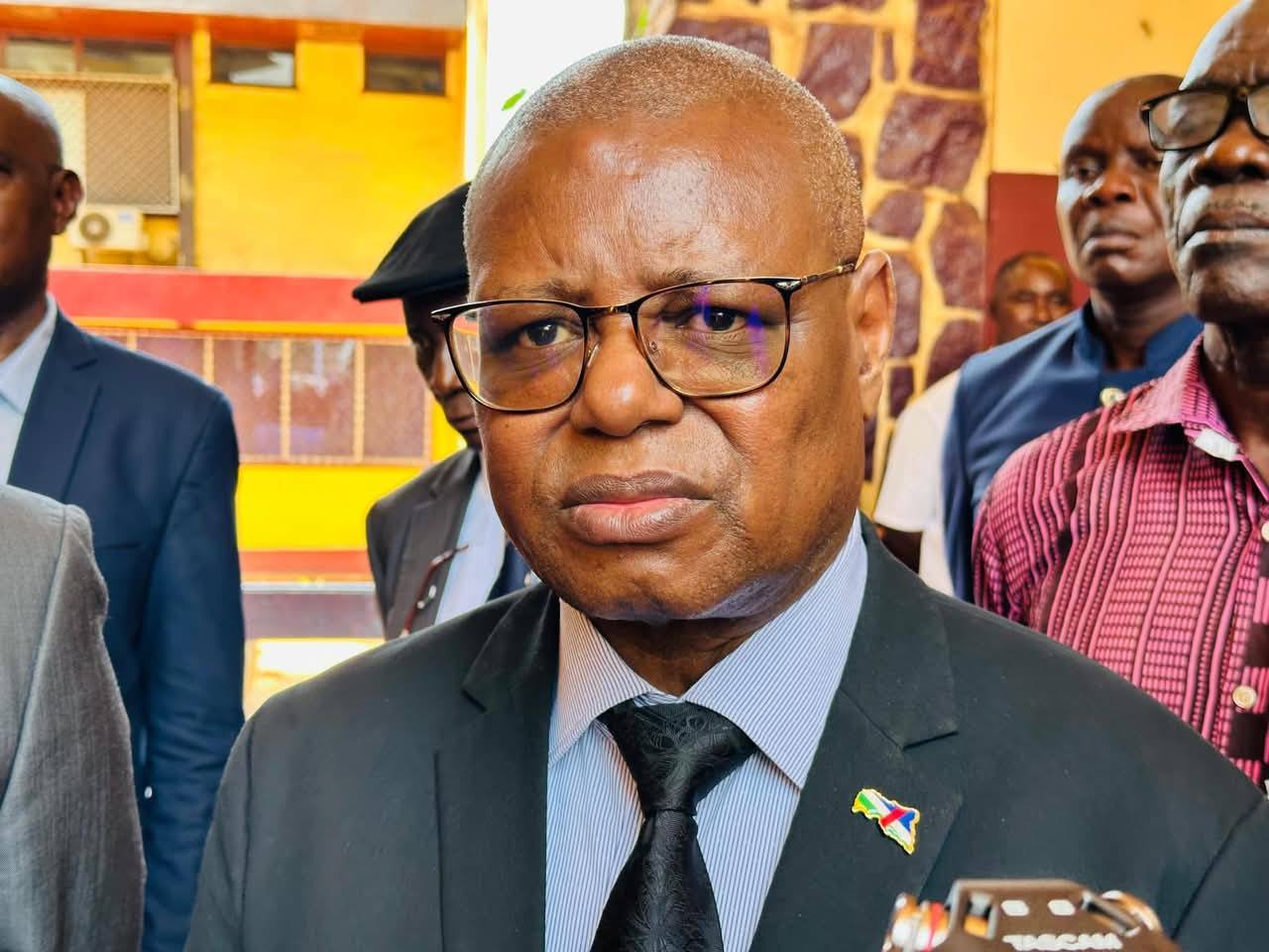 𝗟𝗮 𝗷𝗲𝘂𝗻𝗲𝘀𝘀𝗲 𝗲𝗻 𝗽𝗿𝗲𝗺𝗶𝗲̀𝗿𝗲 𝗹𝗶𝗴𝗻𝗲 𝗰𝗼𝗻𝘁𝗿𝗲 𝗹𝗲 𝘁𝗮𝗯𝗮𝗰.