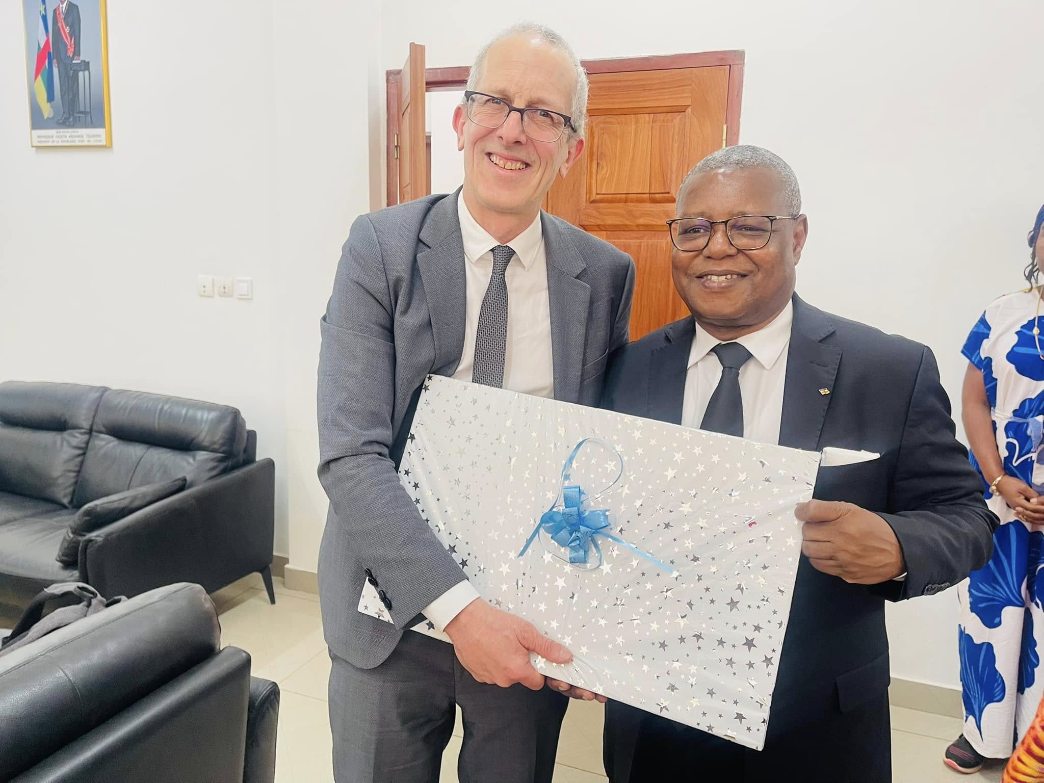 Renforcement du leadership en santé Une collaboration prometteuse entre le Ministère de la Santé et AMP Health !