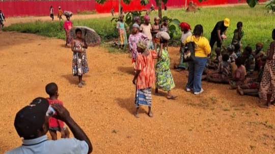 Centrafrique : à Mongoumba, le projet HeSP consulte les communautés sur sa mise en œuvre